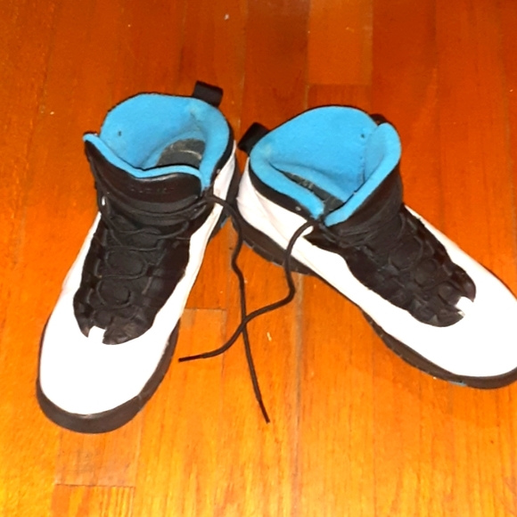 Jordan Other - Jordan's size 6y white and blue